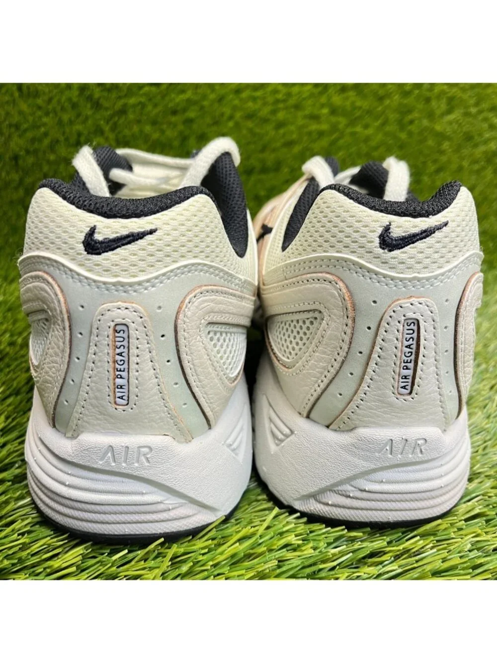 Nike Air Pegasus 2K5 Womens Size 11 Ivory Black Athletic Running Shoes Sneakers